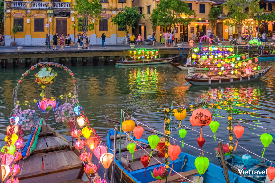 Hue – La Vang – Phong Nha – Ba Na – Hoi An – Da Nang – Thuy Xuan Incense Village – Hue Plaza – Golden Bridge