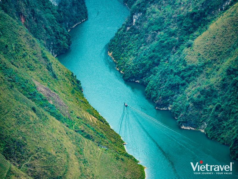 Ha Giang – Dong Van – Ma Pi Leng Pass – Meo Vac – Cao Bang – Ban Gioc Waterfall – Ba Be Lake – Ha Noi