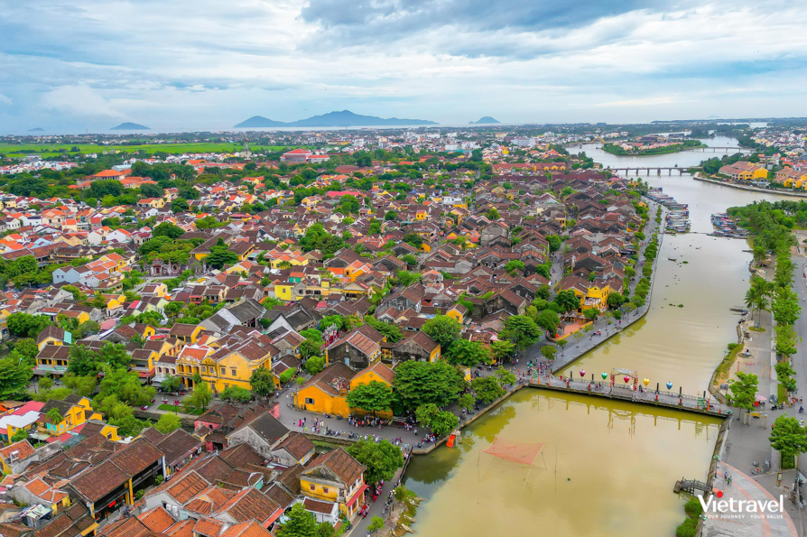Hue – La Vang – Phong Nha – Ba Na – Hoi An – Da Nang – Thuy Xuan Incense Village – Hue Plaza – Golden Bridge