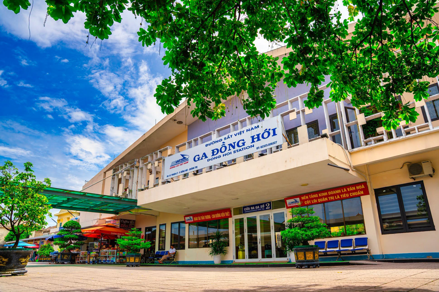 Hue – Phong Nha Heritage Train Experience | Da Nang – Hue – Phong Nha Cave – Ba Na Hills – Son Tra – Hoi An – Da Nang