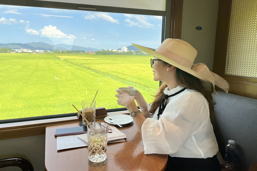 Hue – Phong Nha Heritage Train Experience | Da Nang – Hue – Phong Nha Cave – Ba Na Hills – Son Tra – Hoi An – Da Nang