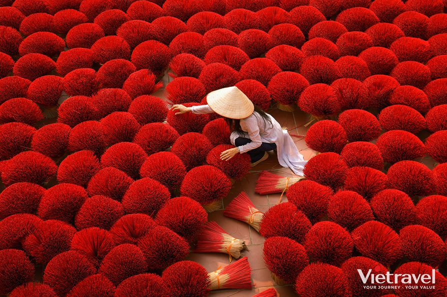 Da Nang – Hue – Ba Na Hills – Hoi An Ancient Town – Thuy Xuan Incense Village – Lap An Lagoon – Son Tra Peninsula