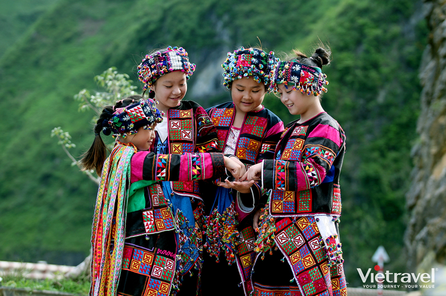 Northeast: Ha Noi – Ha Giang – Quan Ba – Dong Van – Ma Pi Leng – Meo Vac – White Cliff Hike – Free Nho Que River Cruise