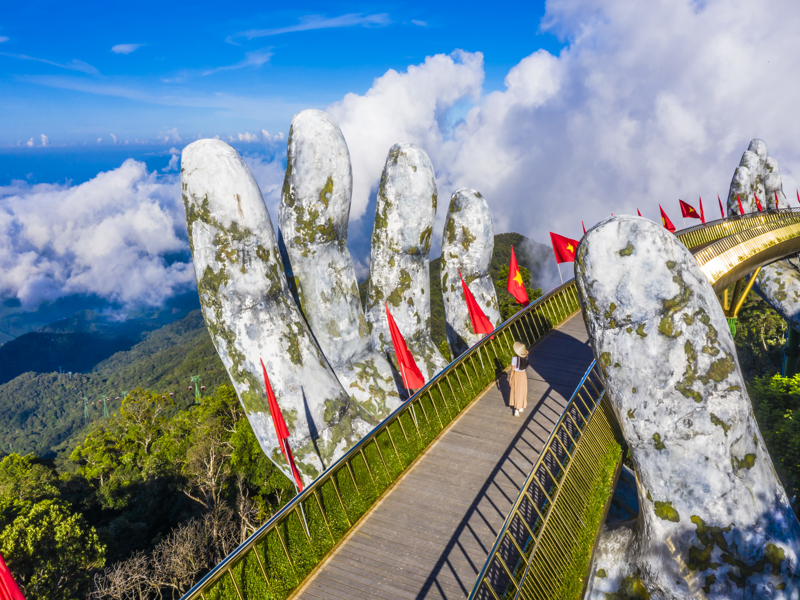 Da Nang – Hue – Lap An Lagoon – La Vang – Phong Nha Cave – Ba Na Hills – Golden Bridge – Son Tra – Hoi An – Da Nang