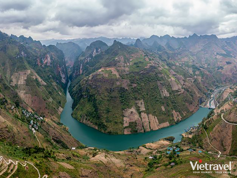 Trekking Through the Land of a Thousand Clouds: Ha Giang – Lung Cu – Dong Van – Sapa – Fansipan | Free Nho Que River Cruise