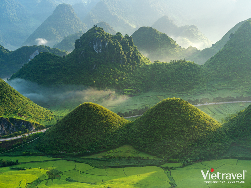 Northeast: Ha Giang – Lung Cu – Dong Van – Ma Pi Leng – Meo Vac – Cao Bang – Ban Gioc Waterfall – Ba Be Lake – Ha Noi