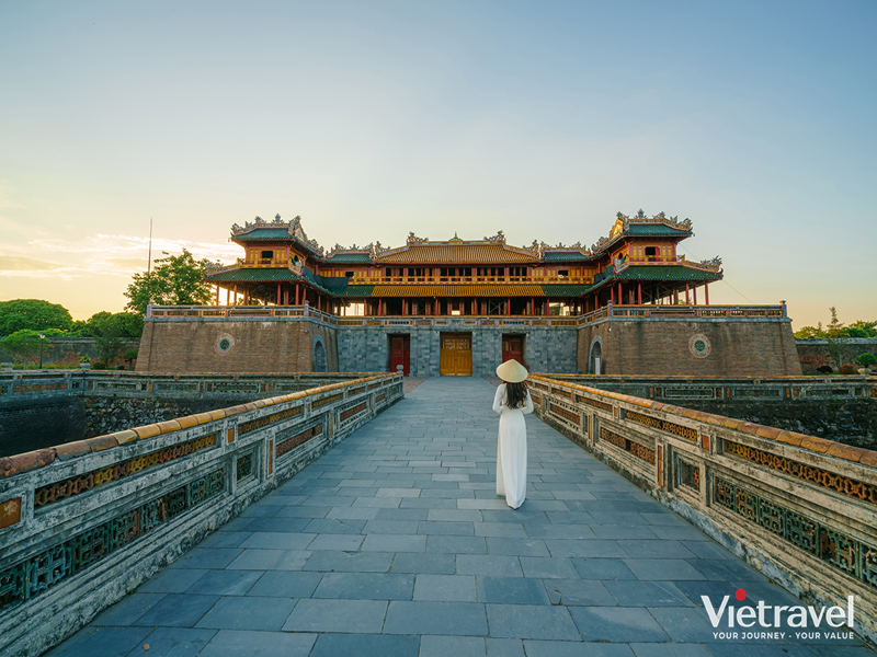 Da Nang – Hue – Ba Na Hills – Hoi An Ancient Town – Thuy Xuan Incense Village – Lap An Lagoon – Son Tra Peninsula