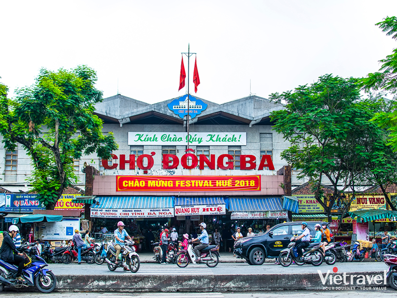 Hue – La Vang – Paradise Cave – Ba Na – Hoi An – Da Nang – Thuy Xuan Incense Village – Hue Plaza – Golden Bridge