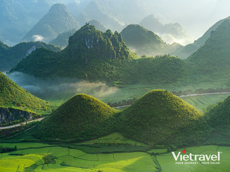Northeast: Ha Noi – Ha Giang – Quan Ba – Dong Van – Ma Pi Leng – Meo Vac – White Cliff Hike – Free Nho Que River Cruise