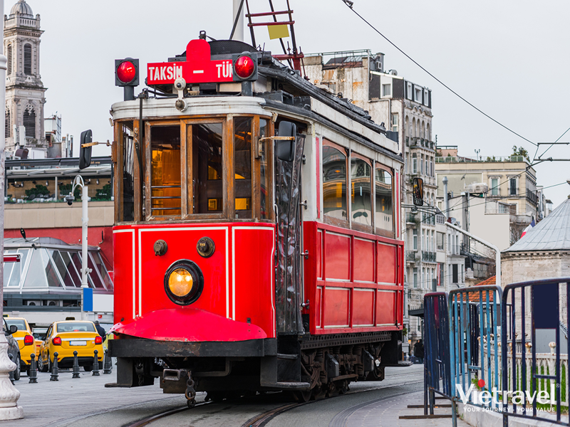 Turkey: Istanbul – Canakkale – Kusadasi – Pamukkale – Cappadocia – Ankara (Following the Trojan Horse, Cotton Castle and a cave hotel stay)