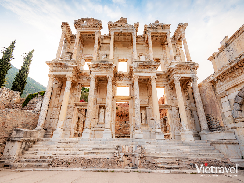 Turkey: Istanbul – Canakkale – Kusadasi – Pamukkale – Cappadocia – Ankara (Following the Trojan Horse, Cotton Castle and a cave hotel stay)