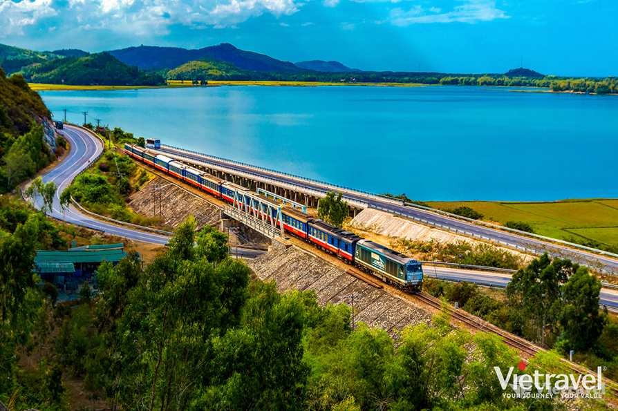 Hue – Imperial City – Kien Trung Palace – Phong Nha – Da Nang – Ba Na Hills – Hoi An | Heritage Train Experience