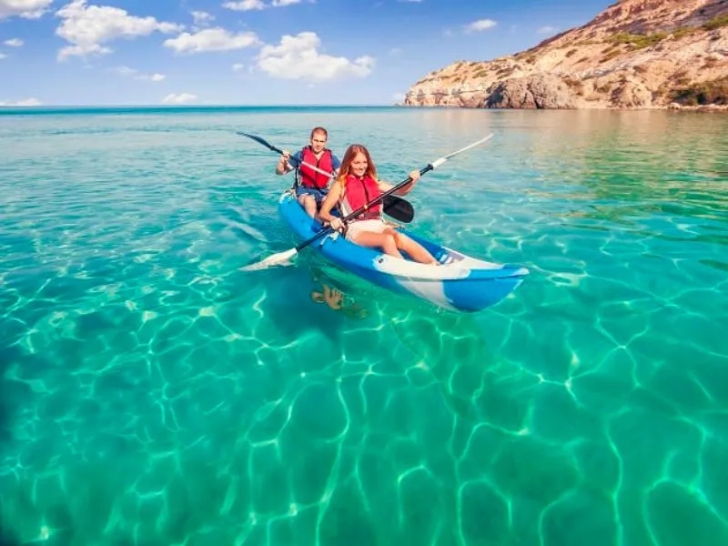 Breaking Co To Park Island - Inflatable water park on the sea attracts thousands of young people to experience